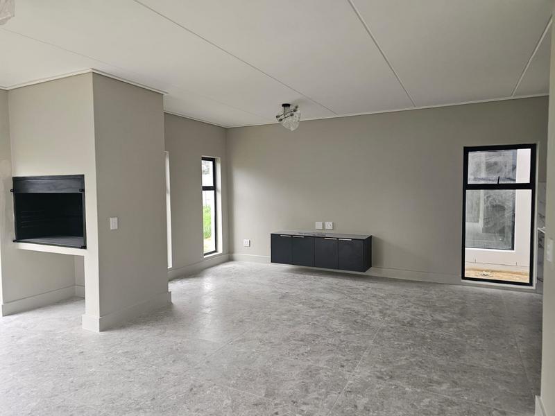 To Let 3 Bedroom Property for Rent in Uitzicht Western Cape